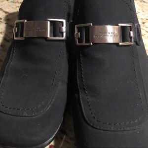 Numero-D Black slip on shoe: crepe elastic